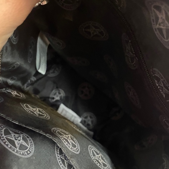 🌼 NWOT Pink Coffin-Shaped Backpack - "Never Trust The Living" Black Craft Brand - Picture 8 of 10